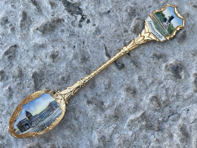 Lingurita din metal aurit decorata cu frumoase imagini in email foto