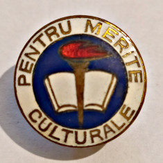 INSIGNA FRUNTAS PENTRU MERITE CULTURALE