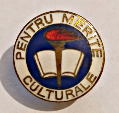 INSIGNA FRUNTAS PENTRU MERITE CULTURALE foto