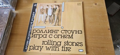 ROLLING STONES - PLAY WITH FIRE . VINIL FARA ZGARIETURI . foto