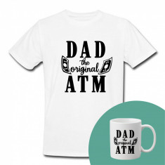 "Dad the original ATM" Set Personalizat – Tricou + Cană Negru XXL