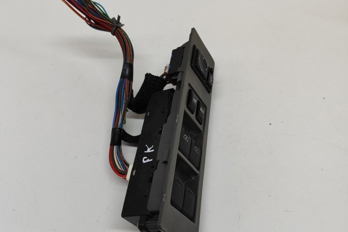 Buton geam ușă st&acirc;nga față NISSAN TITAN 2005 OEM: 25401-7S201 28998588