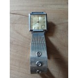 Ceas de m&acirc;nă Slava 26 rubine, caledar, funcționează (mic defect estetic)