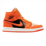 Cumpara ieftin Wmns Air Jordan 1 Mid Se