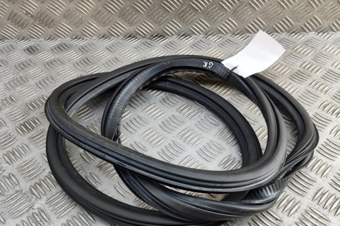 Garnitura ușă st&acirc;nga spate AUDI A3 Limousine 8VS, 8VM 2018 OEM: 8V5833721 | 30786632