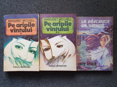 PE ARIPILE VANTULUI + LA RASCRUCE DE VANTURI - Mitchell, Bronte (3 vol) foto