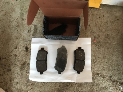 Plăcute fr&amp;acirc;na + Discuri față foto