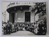 PROMOTIE DE ABSOLVENTI AI A.S.E. , BUCURESTI , INTALNIRE PESTE ANI , FOTOGRAFIE DE GRUP , 1971