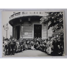 PROMOTIE DE ABSOLVENTI AI A.S.E. , BUCURESTI , INTALNIRE PESTE ANI , FOTOGRAFIE DE GRUP , 1971