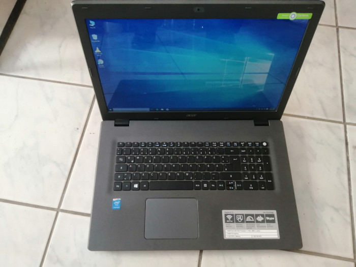 Laptop Acer ES17