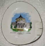 CY - Scrumiera din portelan de Cluj / Romania comunism (RSR) / reprezentare Ateneul Roman Bucuresti / deosebita, insa sparta si lipita