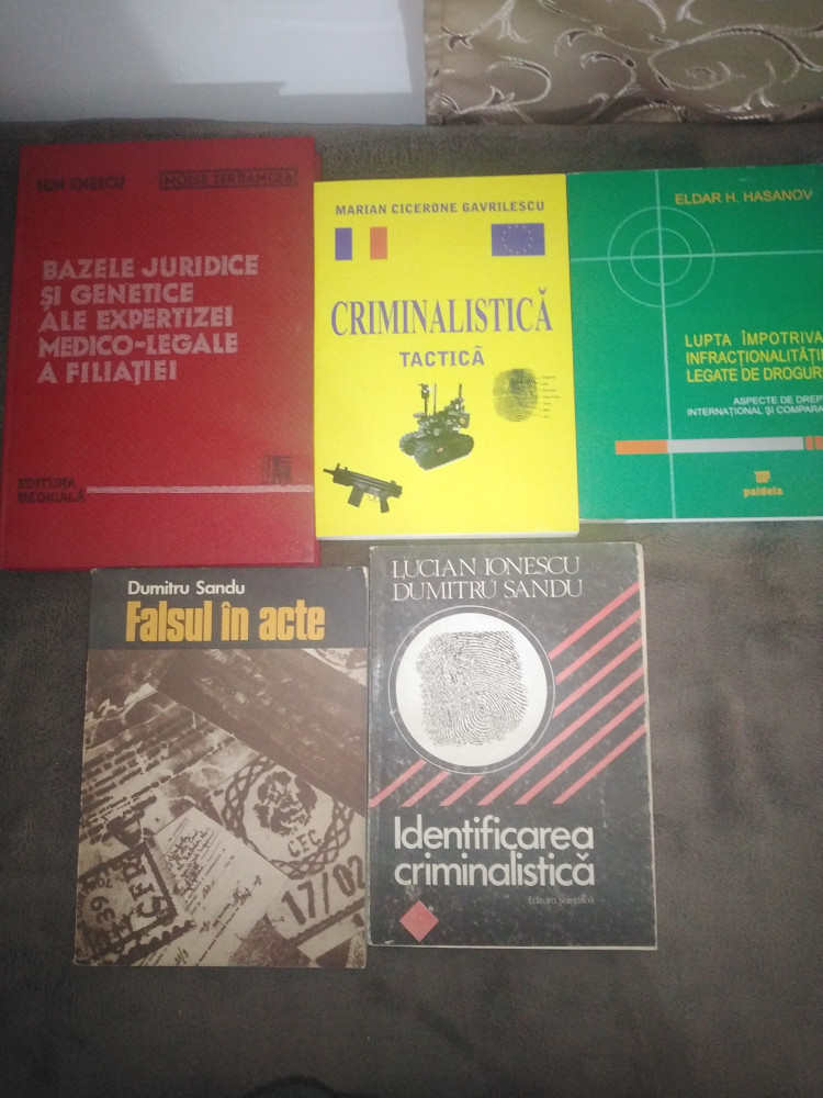 Pachet 5 carti esentiale CRIMINALISTICA / drept penal / cercetare/ licenta/  drd. | Okazii.ro