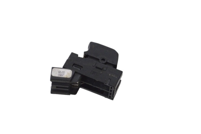 Buton geam ușă st&acirc;nga spate SUZUKI GRAND VITARA II JT, TE, TD 2008 OEM: 62J00-0988T 17576591