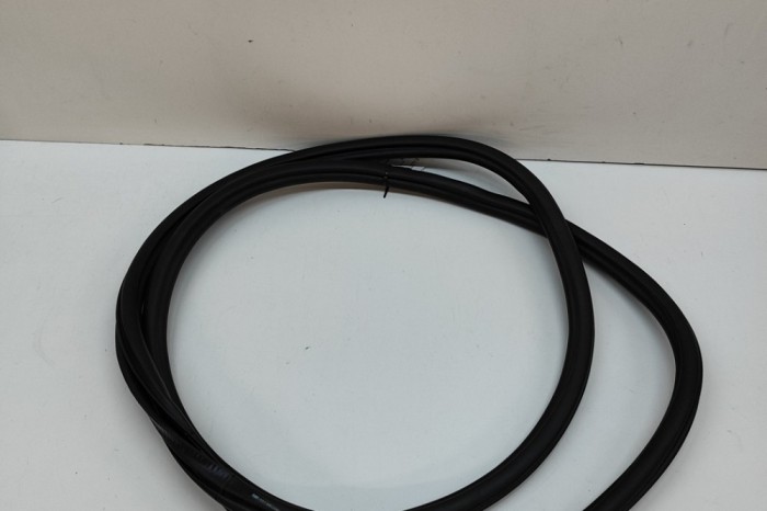 Garnitura ușă st&acirc;nga spate PORSCHE CAYENNE Coupe 9YB 2023 OEM: 9Y3833721B | 30748005