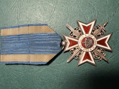 Ordinul Coroana Romaniei in grad de Cavaler model 1 pe timp de razboi foto