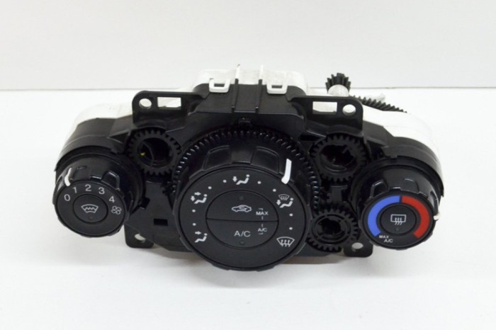 Modul de climatizare FORD FIESTA VI 2016 OEM: 8A69-19980,8A61-18549,8A69-19980-AE 13874151