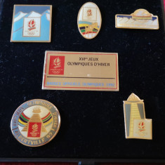 Lot insigne de colectie (in caseta) - OLIMPIADA de iarna - ALBERTVILLE 1992