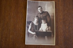 fotografie tematica militari/ armata romana militar cu familia 1928 Cluj
