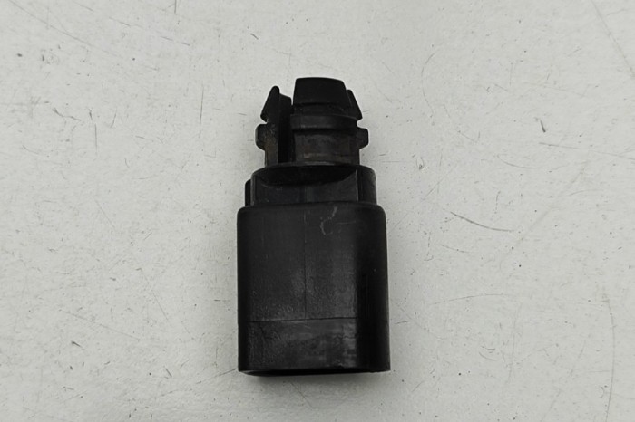 Senzor de temperatură exterioară AUDI A8 D3 4E2, 4E8 2006 OEM: 8Z0820535 30277031
