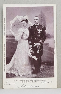 REGINA WILHELMINA EN HAAR GEMAAL si PRINTUL HENDRIK , CARTE POSTALA ILUSTRATA , MONOCROMA, CIRCULATA , CLASICA , CCA. 1900 foto