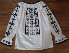 Ie traditionala romaneasca