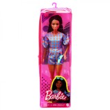 PAPUSA BARBIE FASHIONISTA SATENA CU CODITE IMPLETITE SI TINUTA CASUAL ALBASTRA SuperHeroes ToysZone