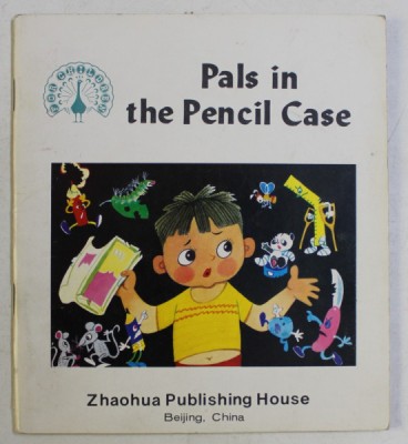 PALS IN THE PENCIL CASE , illustrations by MAO YONGKUN and HU YONGKAI , 1982 foto