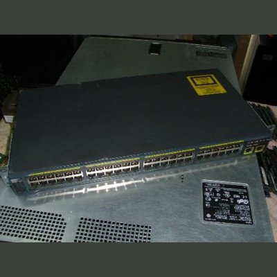 Switch Cisco Catalyst 2960 WS-C2960-48TT-L 48 ports fara urechi foto