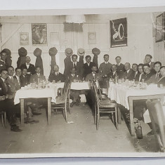FOTOGRAFIE DE GRUP , BARBATI LA BANCHET IN SIBIU , DATATA 1926