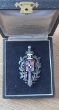 Insigna regalista Judecator Militar / Justitie Militara model Carol II, intre 1938-1940 , argint, la cutia aferenta. Piesa ft rara !