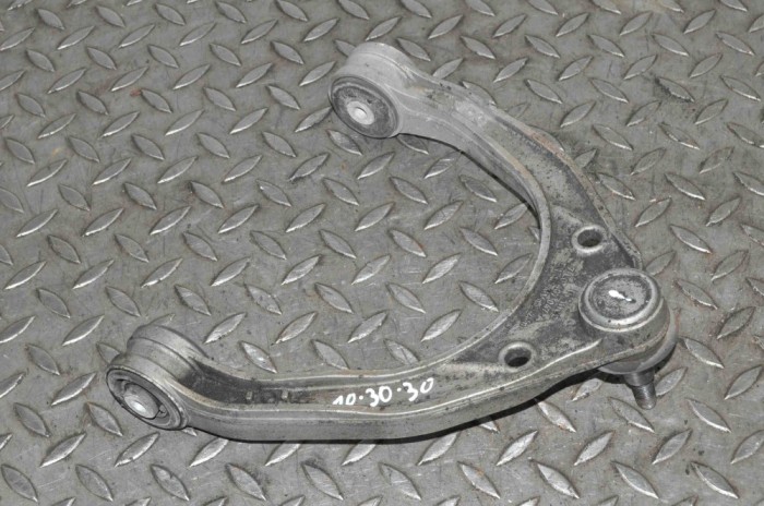Braț superior dreapta față PORSCHE CAYENNE 9PA 2003 OEM: 7l0407047a