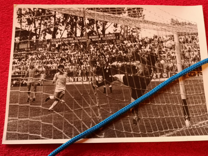 Foto (de presa) fotbal VICTORIA Bucuresti - PETROLUL Ploiesti (12.06.1987)
