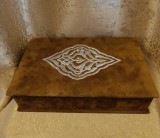 Cutie de cadou islamică (Tunisia) acoperită cu piele &icirc;ntoarsă,