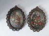 Lot 2 tablouri mici (17cm) in rama de bronz ovala, ornamentata, sticla convexa