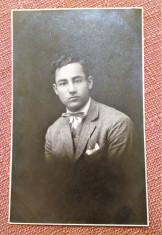 Portret de barbat. Fotografie sepia datata 1925 - A. Mitzici Foto ,,Adele&amp;quot; Bacau foto