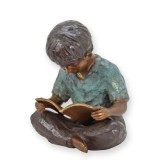 Baietel citind-statueta din bronz pictat TBA-177