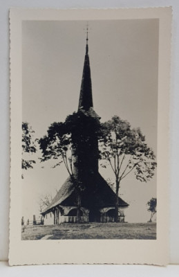 BISERICA DE LEMN DIN MARAMURES , FOTOGRAFIE , PERIOADA INTERBELICA foto