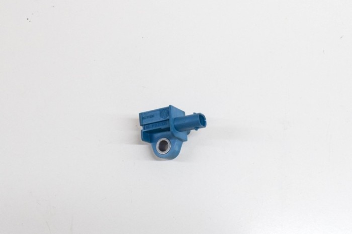 Senzor de impact st&acirc;nga față AUDI Q3 8U 2013 OEM: 5K0959351A,5WK44270 15418004