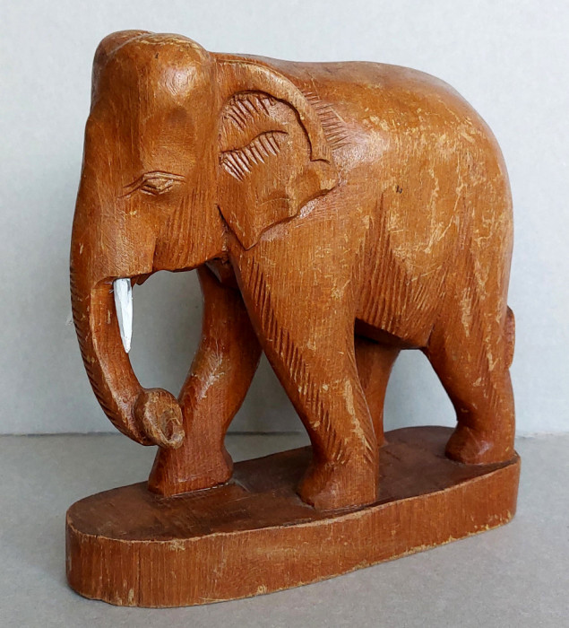 Elefant - sculptura cu postament in lemn de tec Thailanda, marime 18x17cm