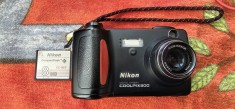 APARAT FOTO DIGITAL NIKON COOLPIX 800 + CARD NIKON . FUNCTIONEAZA CU 4 BATERII AAA SAU ACUMULATORI .