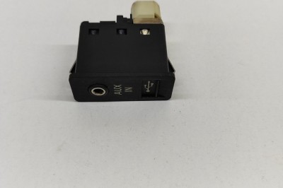 Port USB/AUX-In BMW 5 Touring F11 2010 OEM: 9129651 22023800 foto