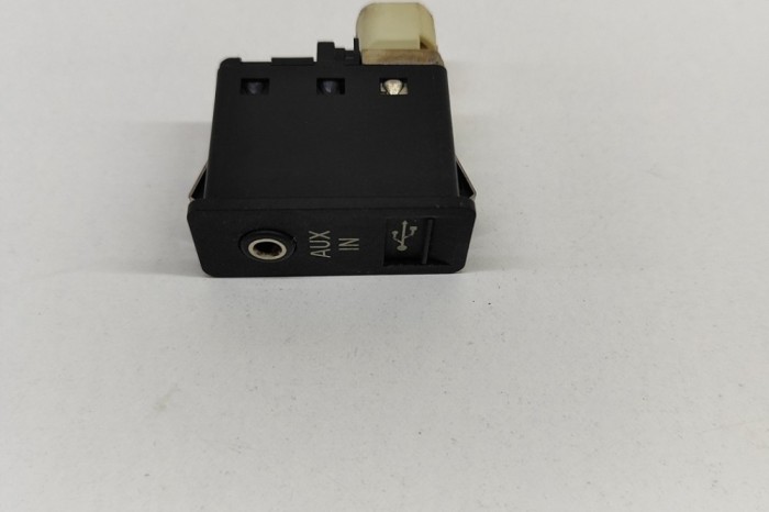 Port USB/AUX-In BMW 5 Touring F11 2010 OEM: 9129651 22023800