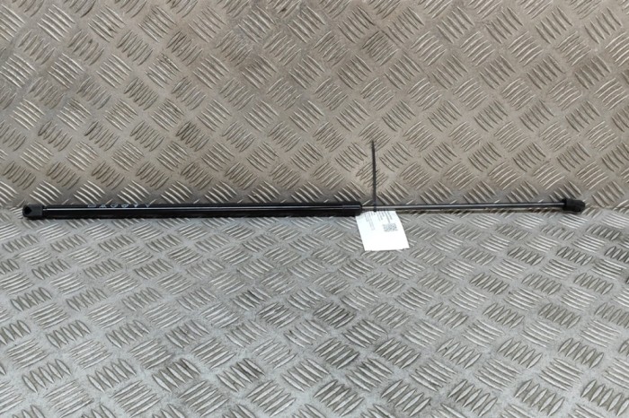 Amortizor capota dreapta față AUDI A3 Sportback 8YA 2023 OEM: 8Y0823359D 25683368