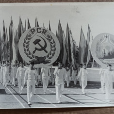 Tineri studenti la manifestatie, PCR// fotografie perioada comunista