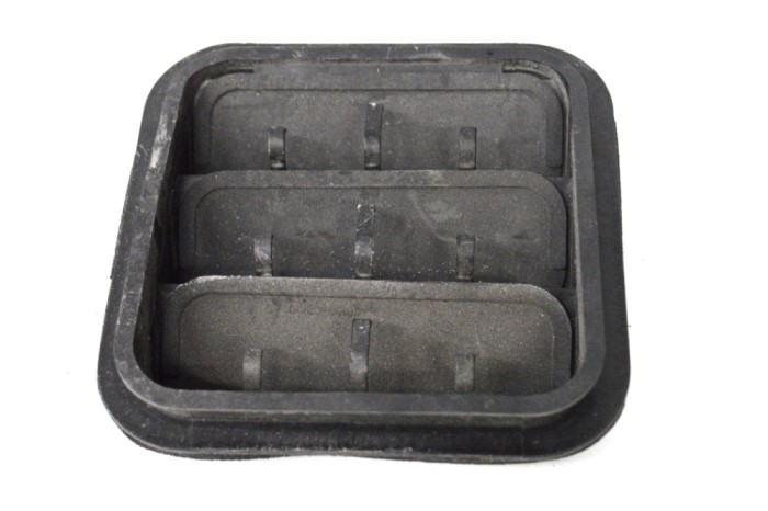 Grila de ventilație caroserie SSANGYONG KORANDO 2017 OEM: 68100-08100 16853880