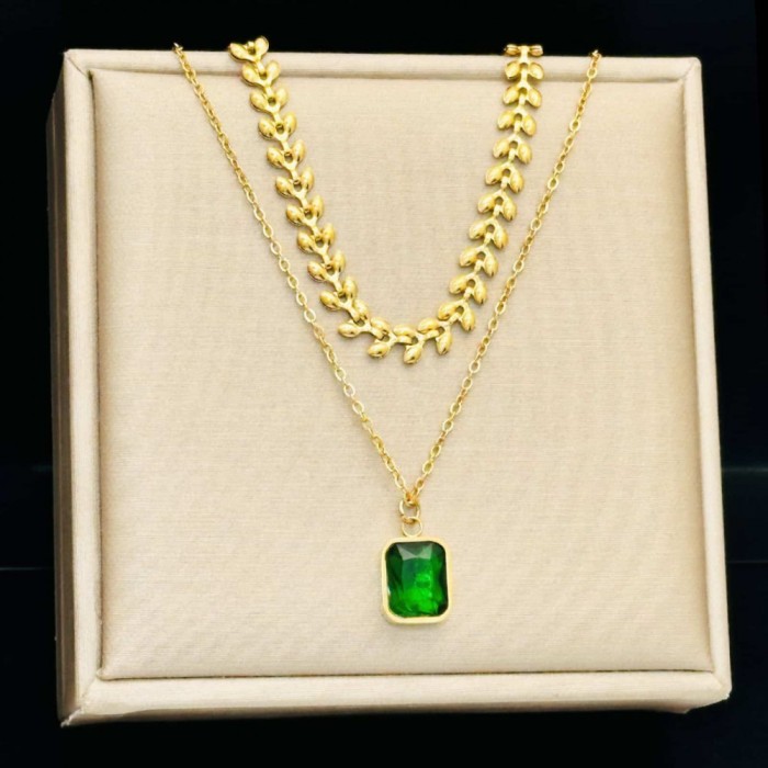 Lant din Inox Placat cu Aur cu Pandantiv Piatra Verde &ndash; Colier Elegant pentru