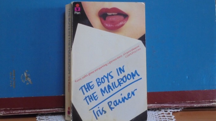 Iris Rainer - THE BOYS IN THE MAILROOM - Pan Books Lonon 1982 - 410 pag.