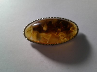 Brosa chihlimbar , dim.=5x2,5 cm foto