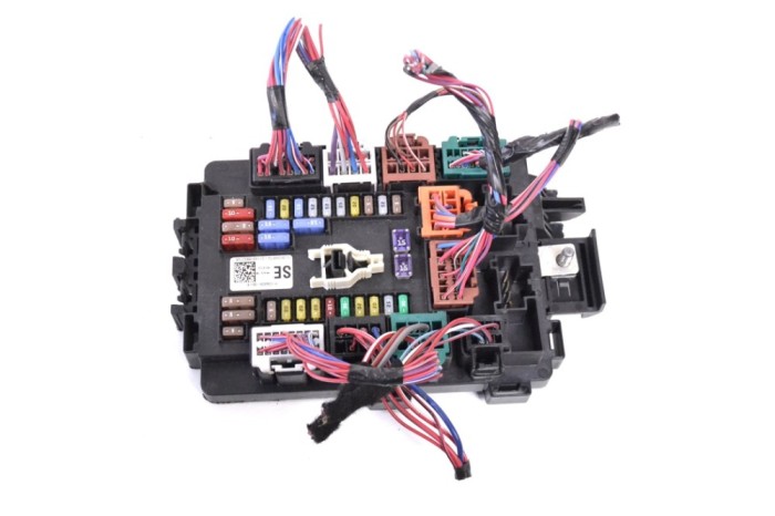 Panou de siguranțe TESLA MODEL S 2017 OEM: 1094409-00-E 12137605