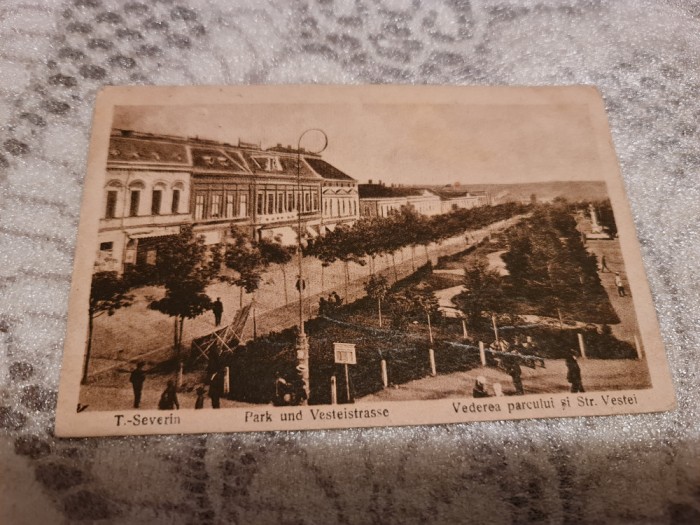 Turnu Severin - Vederea parcului și str. Vestei